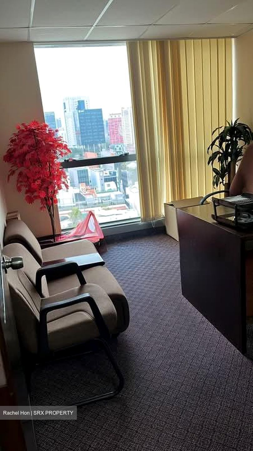 High Street Centre (D6), Office #557829121